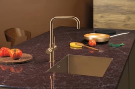 Z1.312-SAKURA(01)_N0020_056_Evora-Qstone-Sakura-Selsiuz-Click-TopZero-Copper-liggend---(1200px)-1